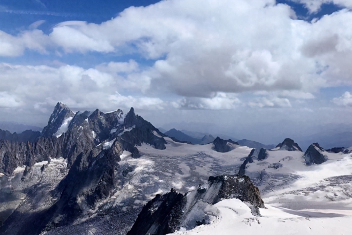 阿尔卑斯山最高峰是哪座山峰（阿尔卑斯山最高峰是什么）